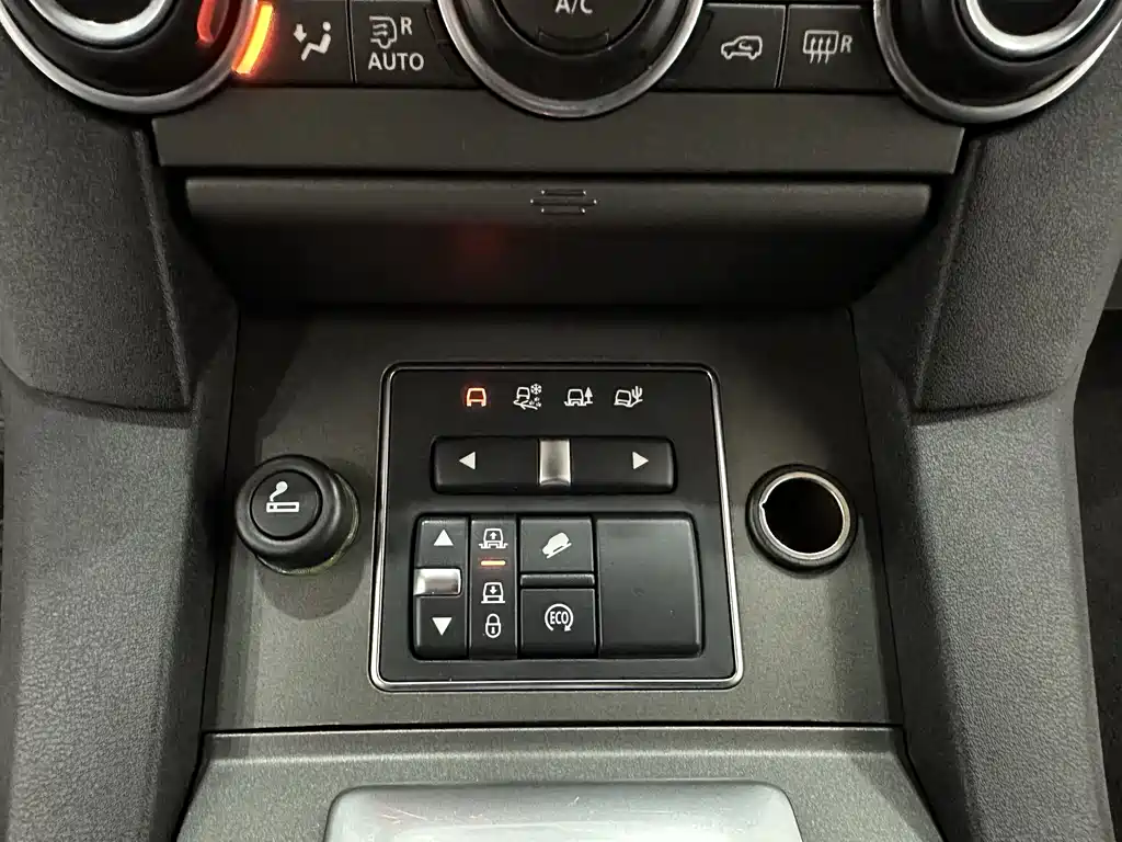Land Rover Discovery 2015 — фото 12