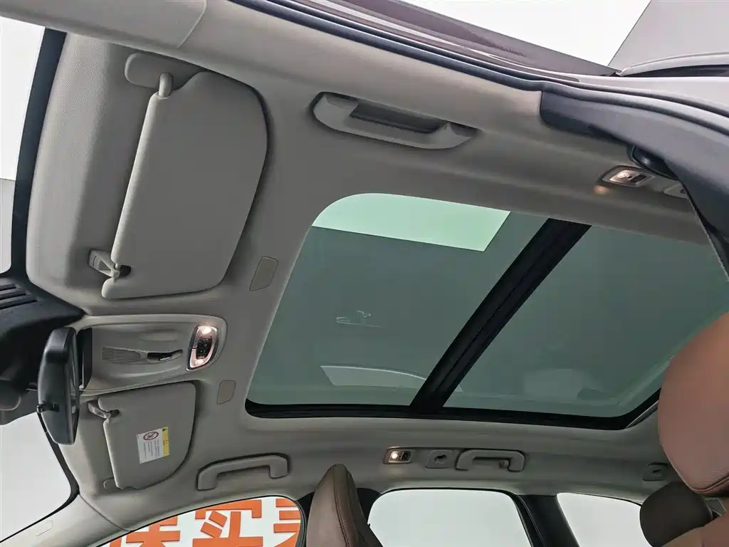 Volvo XC60 2019 — фото 14