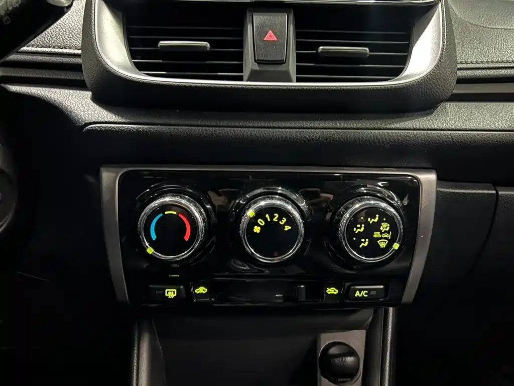 Toyota Yaris L 2022 — фото 15