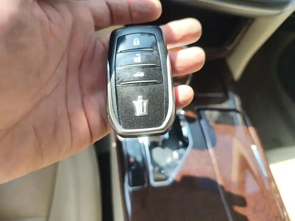 Toyota Crown 2018 — фото 12