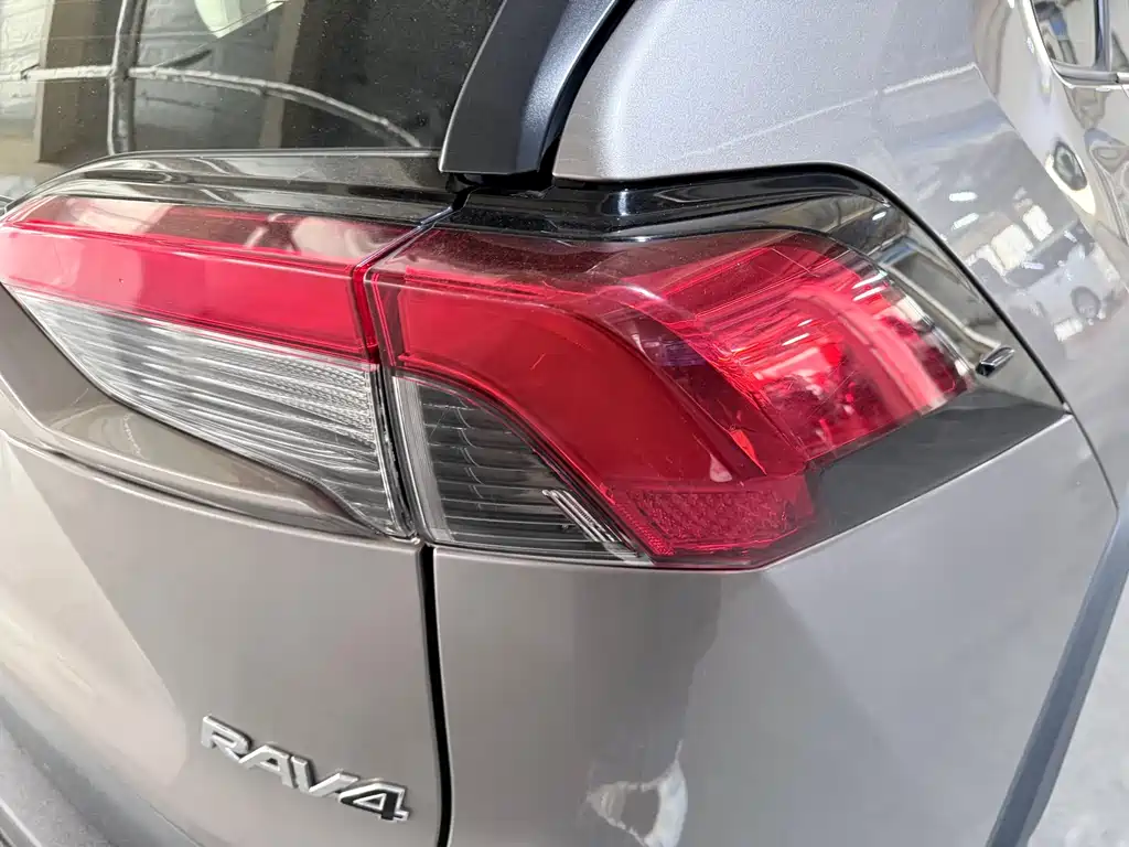 Toyota RAV4 2020 — фото 20