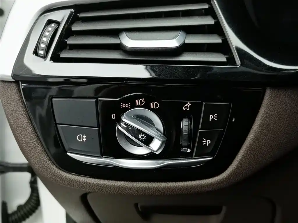 BMW 5 Series New Energy 2020 — фото 21