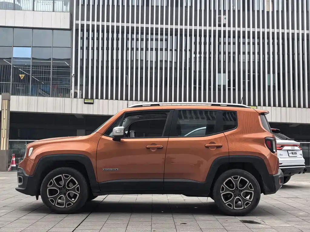 Jeep Renegade 2017 — фото 4