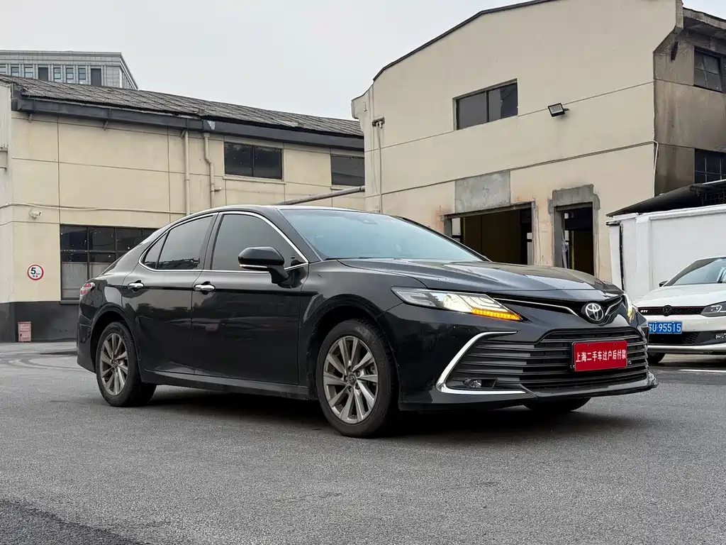 Toyota Camry 2022 — фото 3