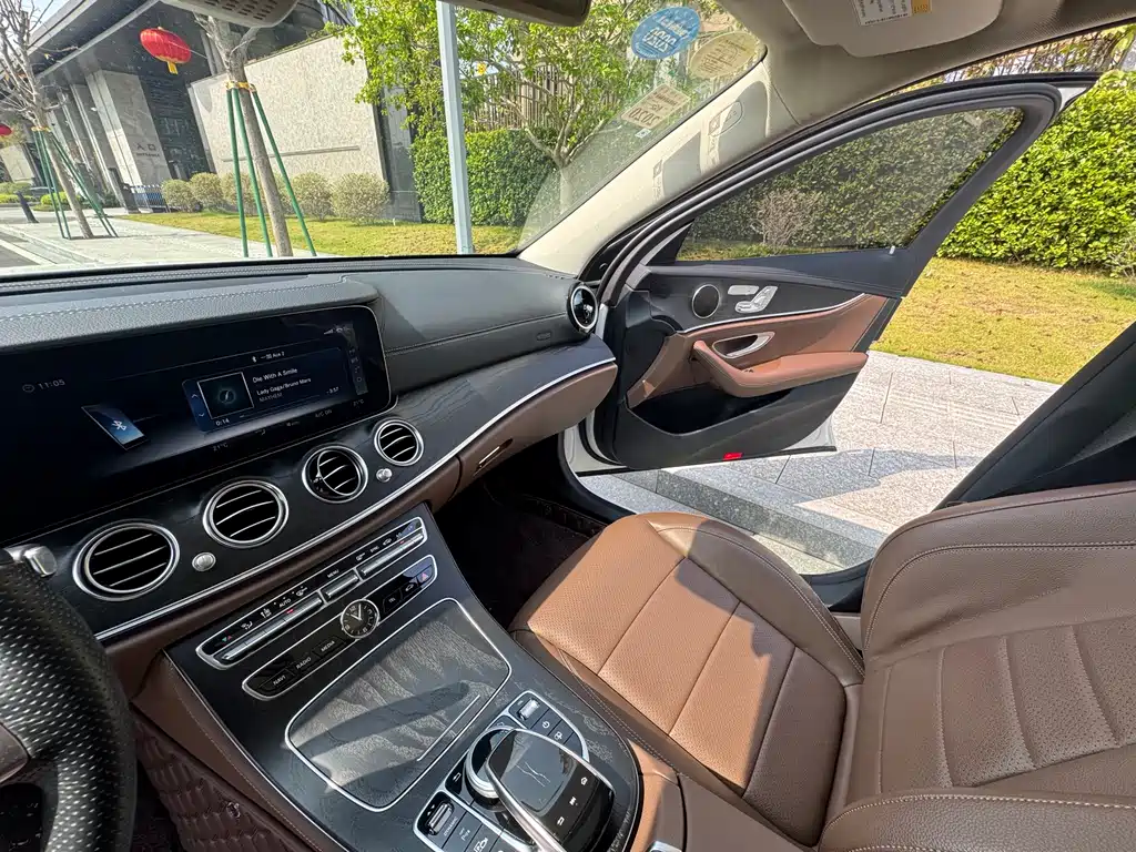 Mercedes-Benz E-Class 2018 — фото 14