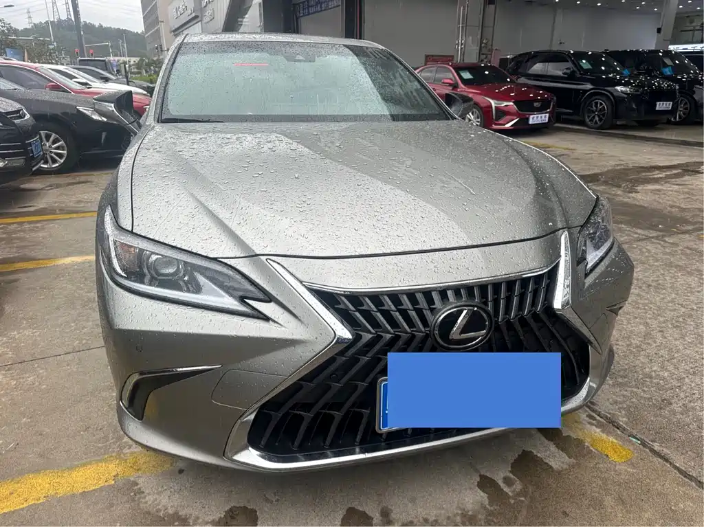 Lexus ES 2023 — фото 1