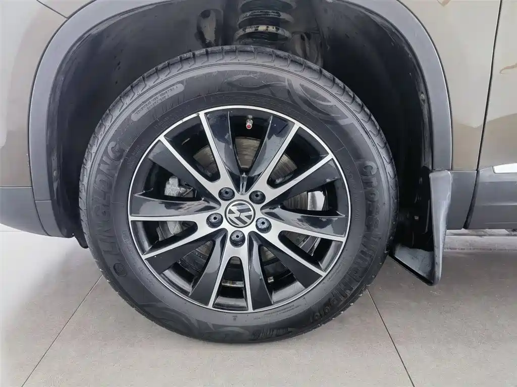 Volkswagen Tiguan 2016 — фото 17