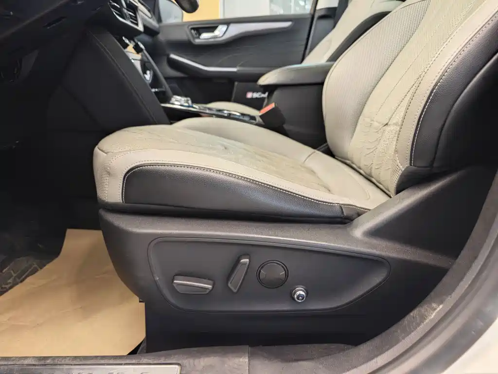 Ford Escape 2020 — фото 11