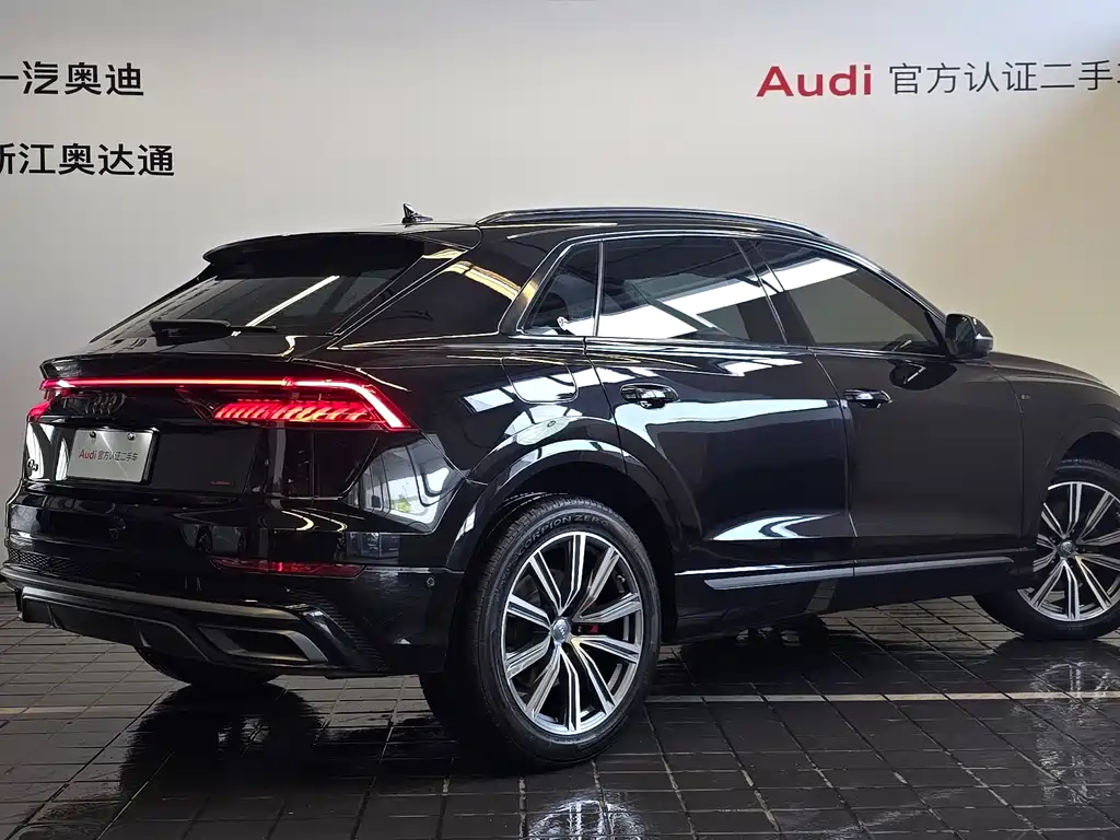 Audi Q8 2020 — фото 6