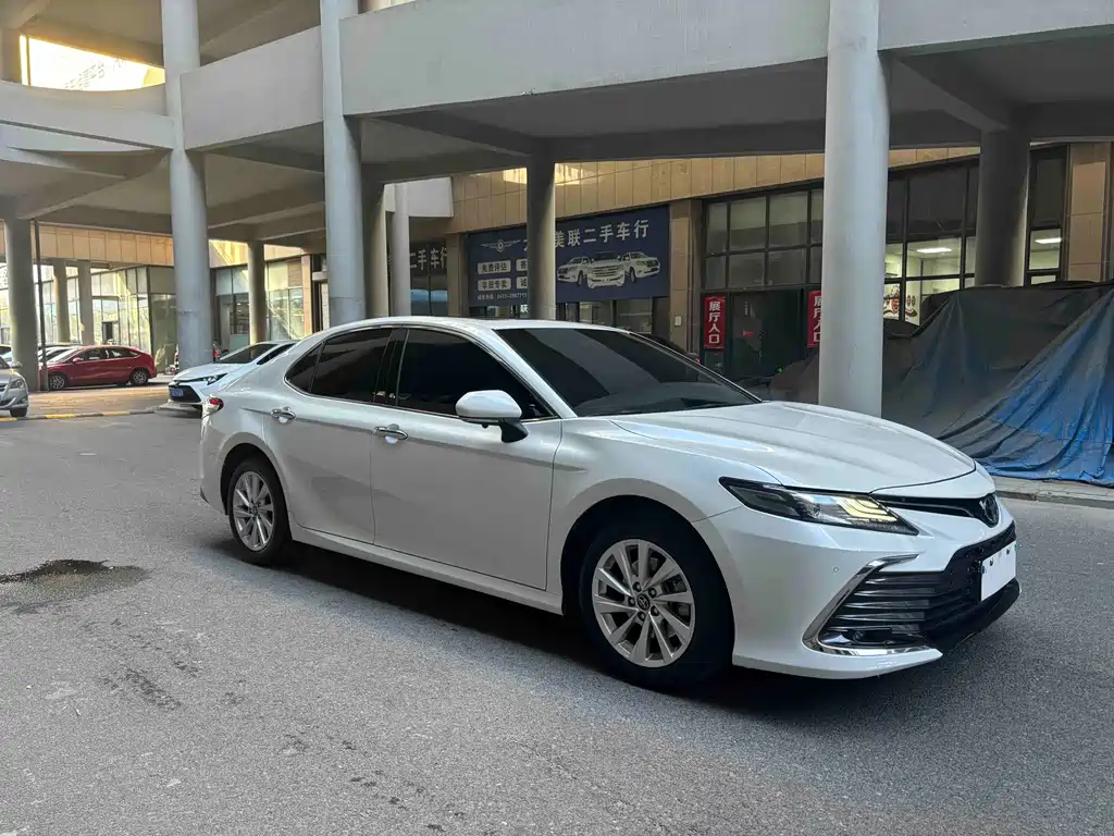 Toyota Camry 2023 — фото 9