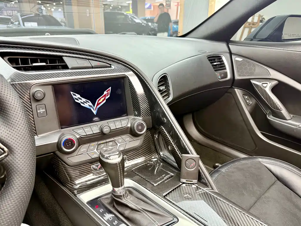 Chevrolet Corvette 2018 — фото 15
