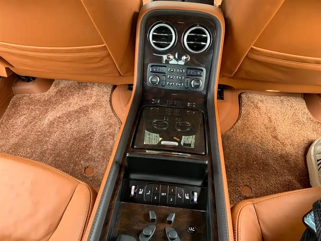 Bentley Flying Spur 2012 — фото 12