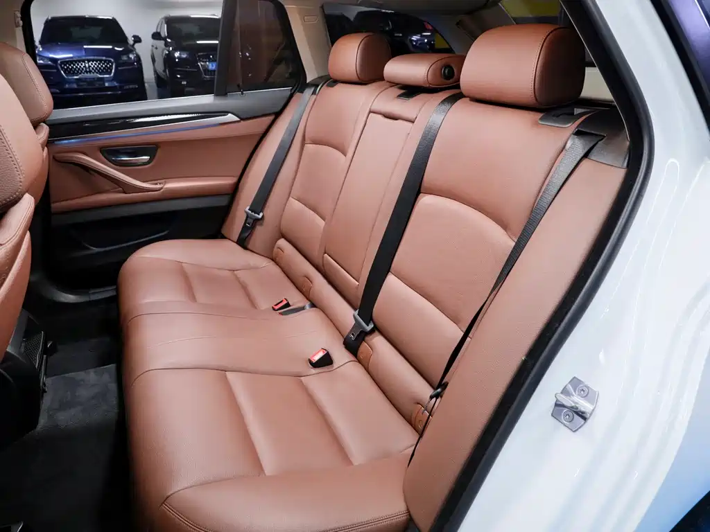 BMW 5 Series 2016 — фото 11