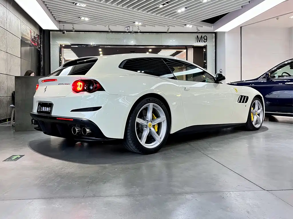 Ferrari GTC4Lusso 2018 — фото 4