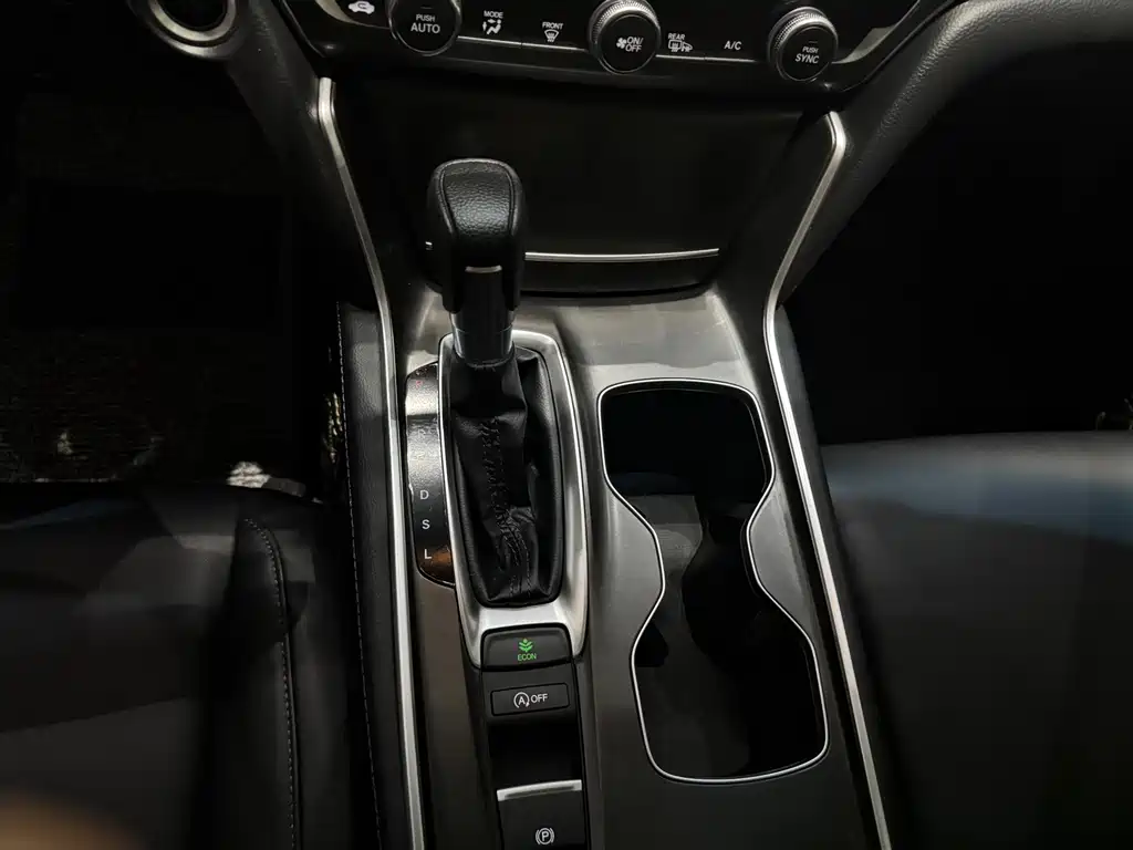 Honda Accord 2022 — фото 10