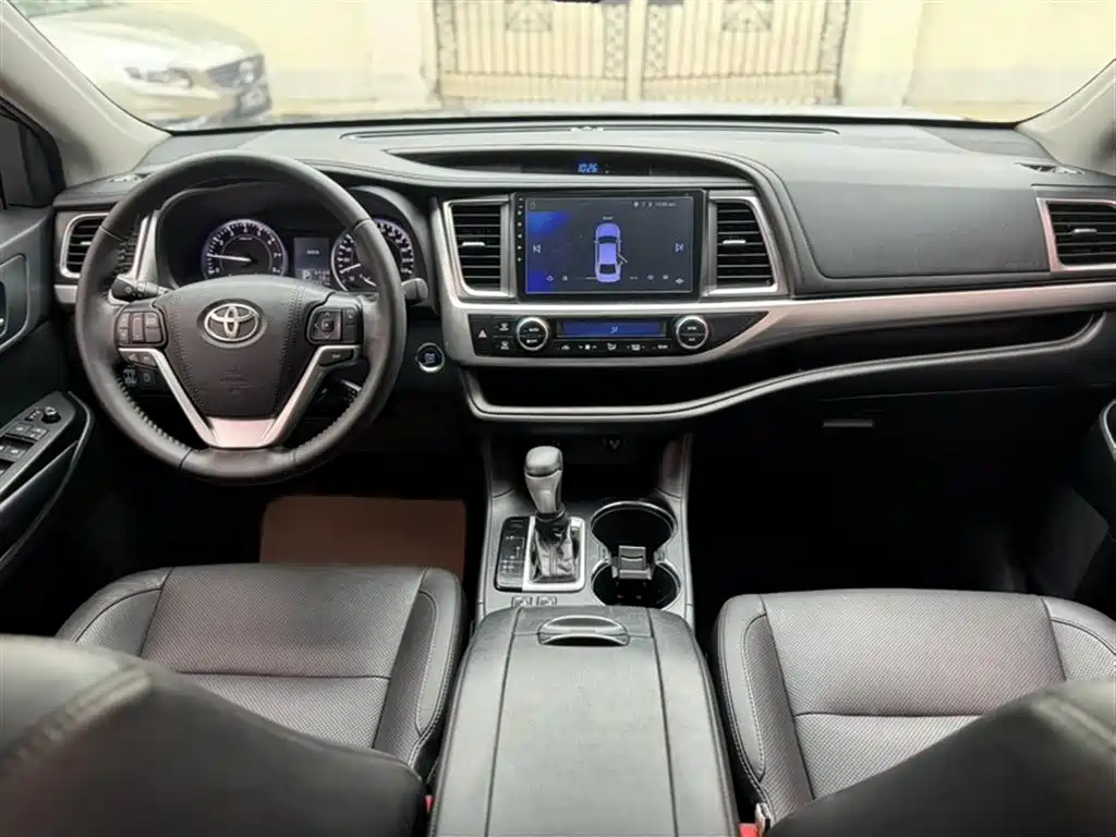 Toyota Highlander 2017 — фото 10
