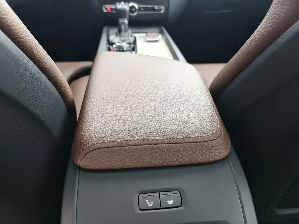 Volvo XC60 2019 — фото 18