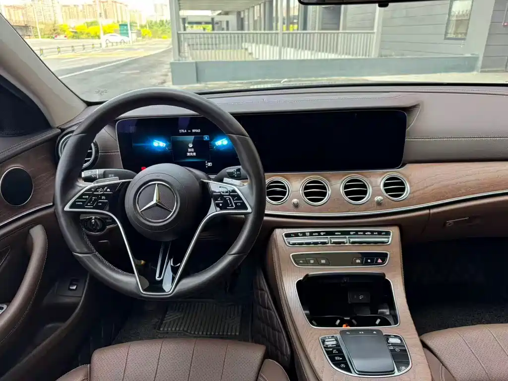 Mercedes-Benz E-Class 2022 — фото 11