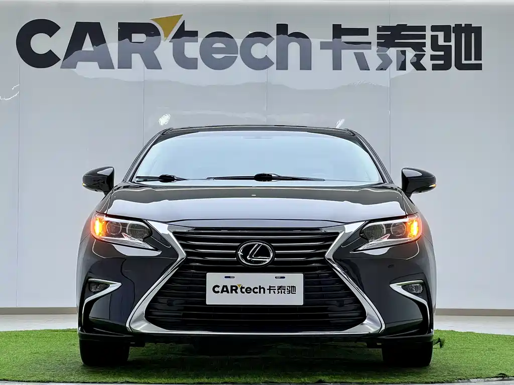 Lexus ES 2018 — фото 7