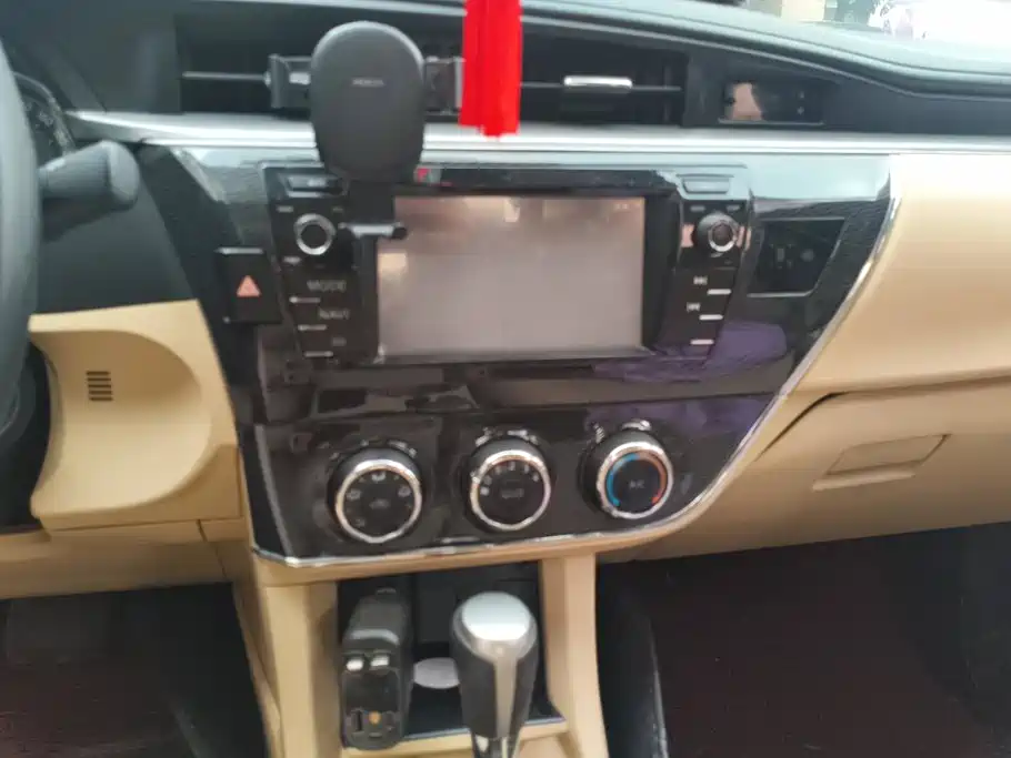 Toyota Corolla 2015 — фото 12