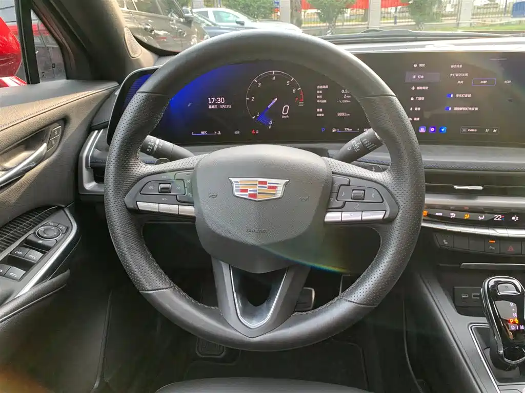Cadillac XT4 2023 — фото 11