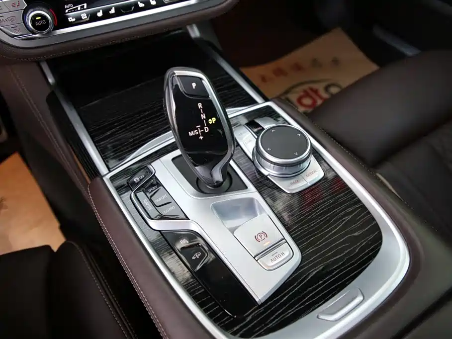 BMW 7 Series 2023 — фото 13