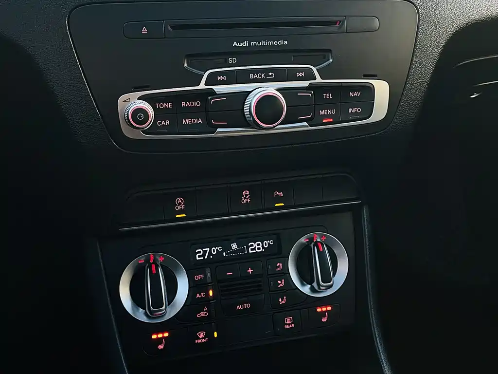 Audi Q3 2015 — фото 11