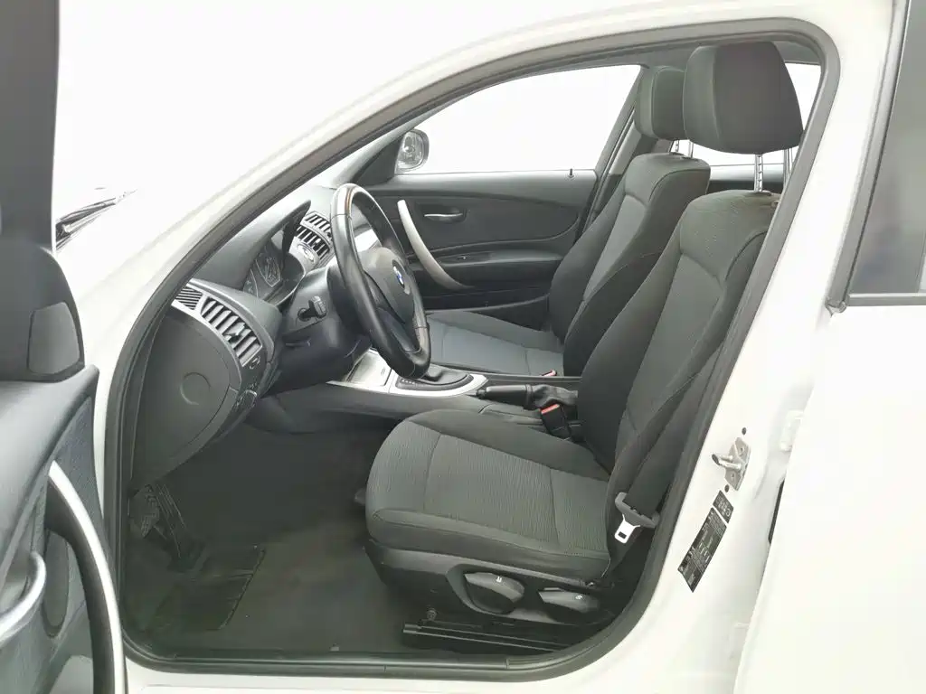 BMW 1 Series 2010 — фото 10