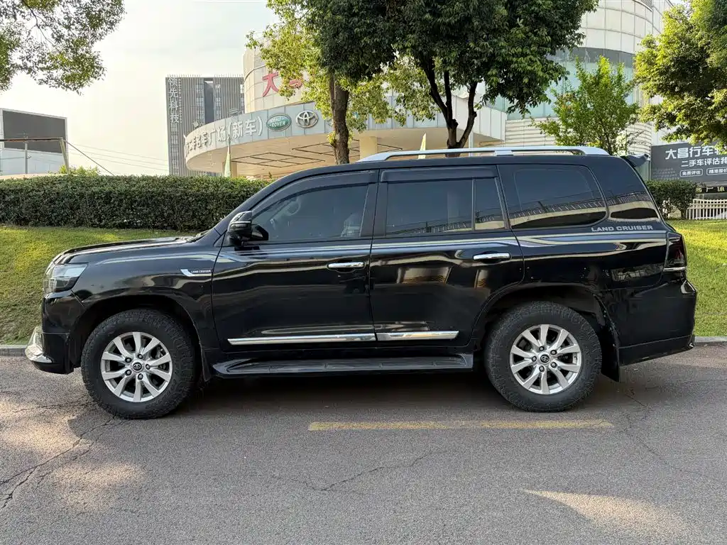 Toyota Land Cruiser 2019 — фото 3