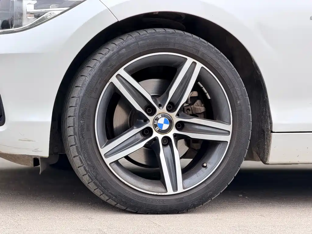 BMW 1 Series 2018 — фото 12