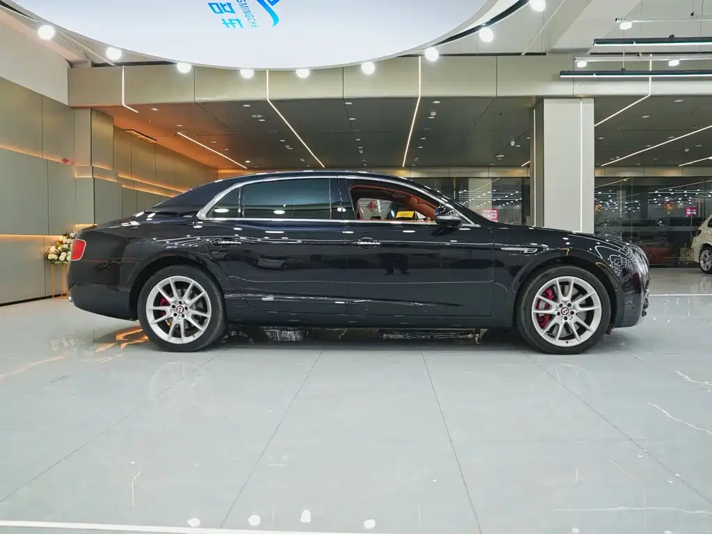 Bentley Flying Spur 2017 — фото 11