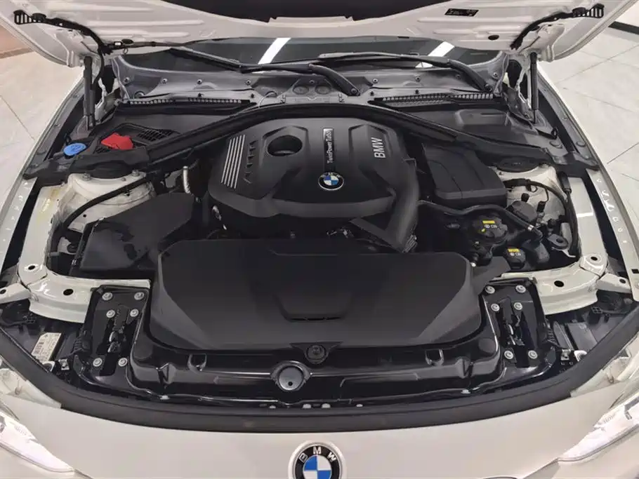 BMW 3 Series 2019 — фото 10