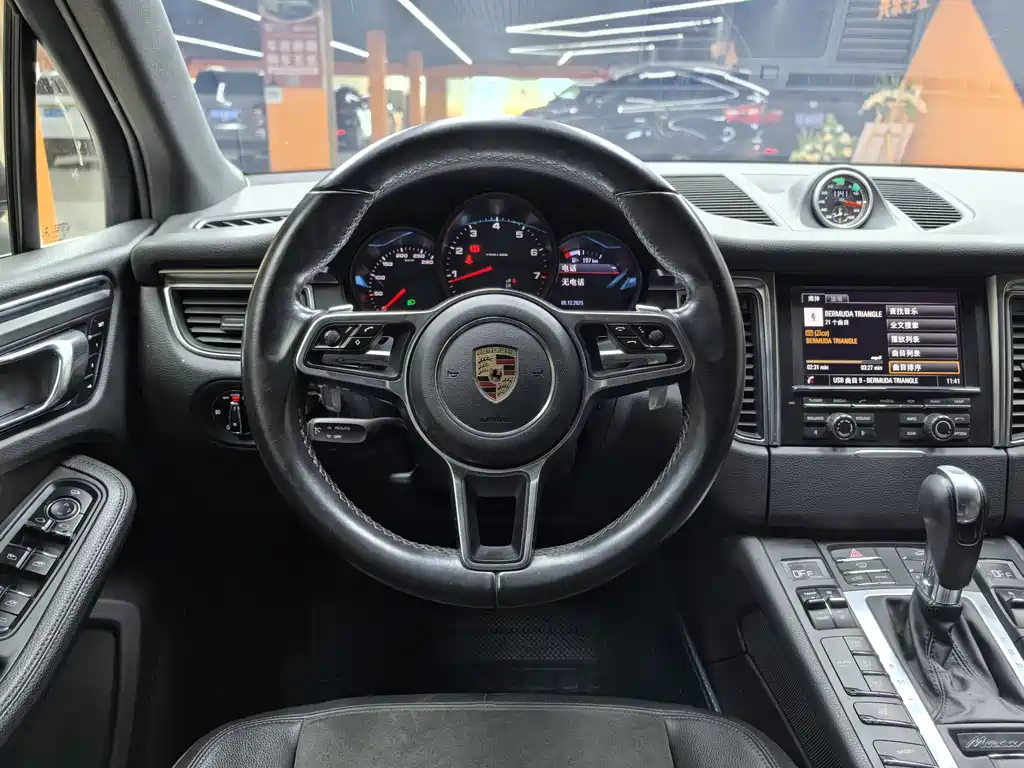 Porsche Macan 2016 — фото 10