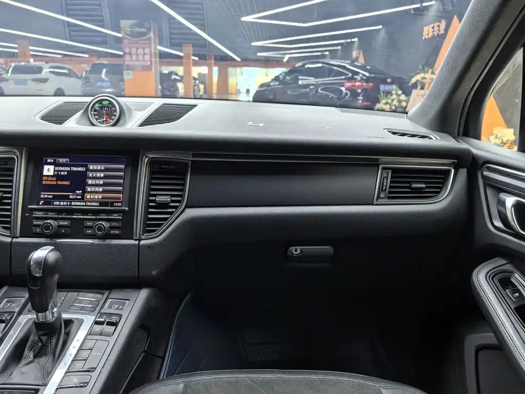Porsche Macan 2016 — фото 11
