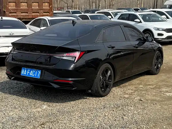 Hyundai Elantra 2022