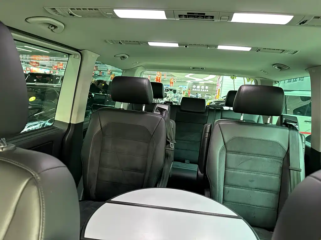 Volkswagen Multivan 2018 — фото 10