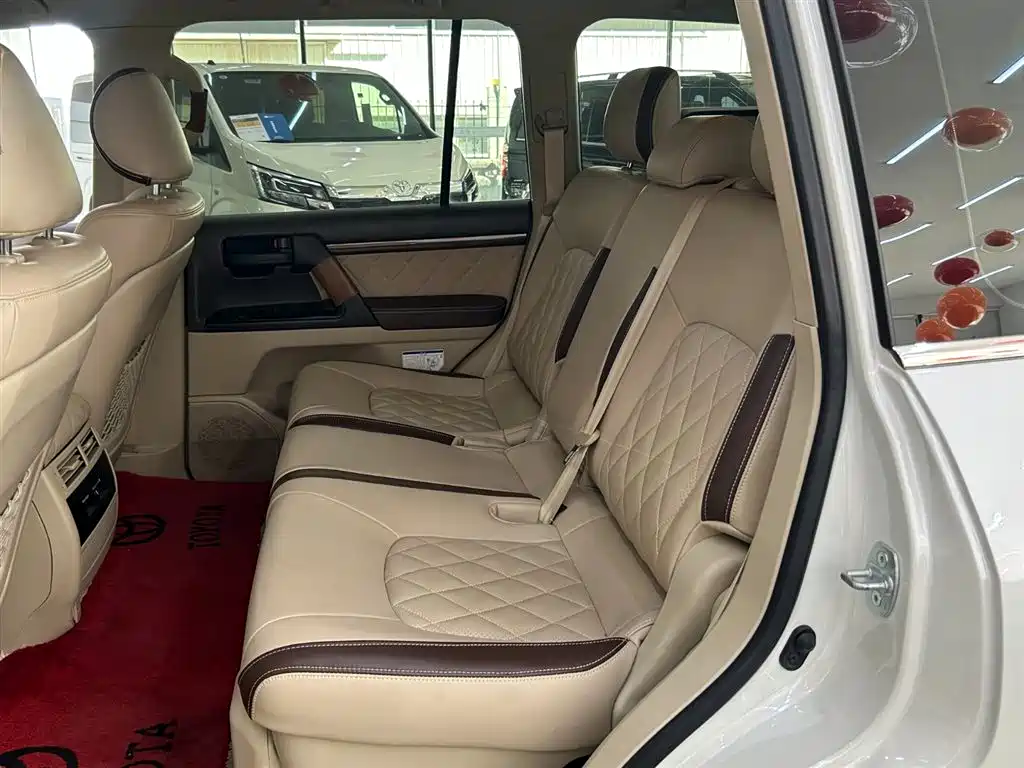 Toyota Land Cruiser 2020 — фото 13
