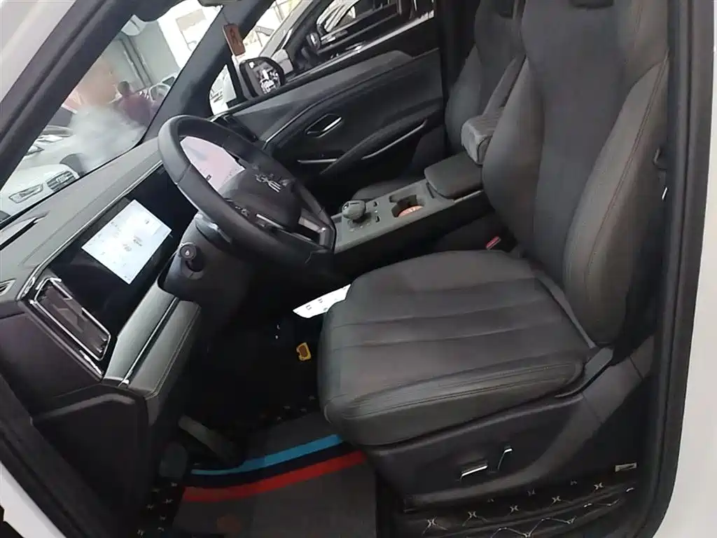 BYD L DM-i 2025 — фото 15