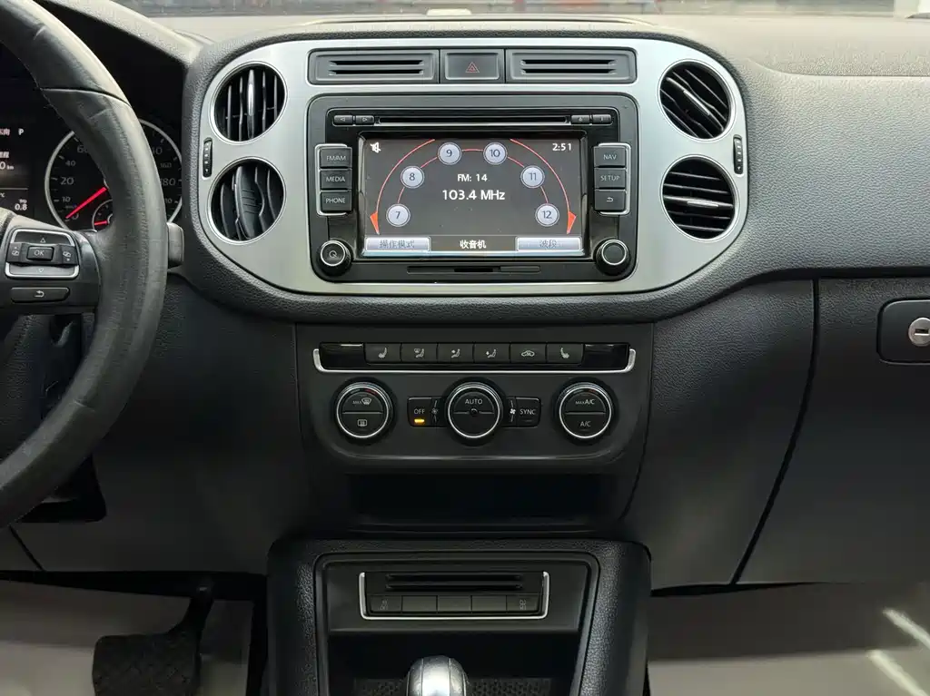 Volkswagen Tiguan 2015 — фото 12