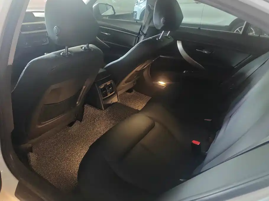BMW 3 Series 2016 — фото 11