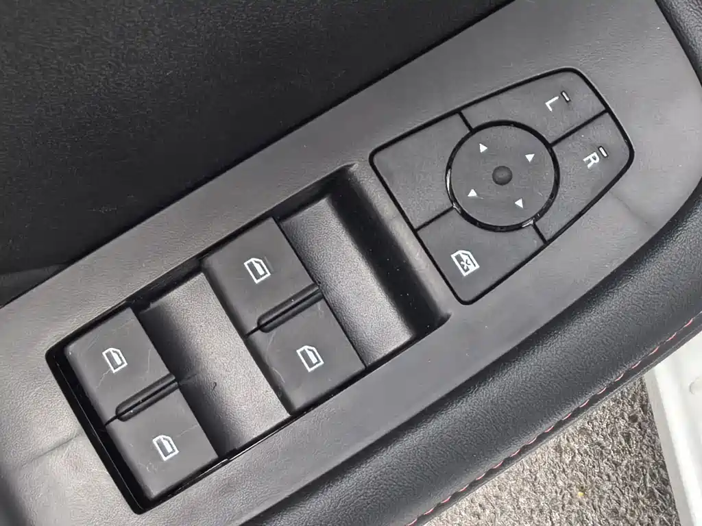 Roewe i5 — фото 17