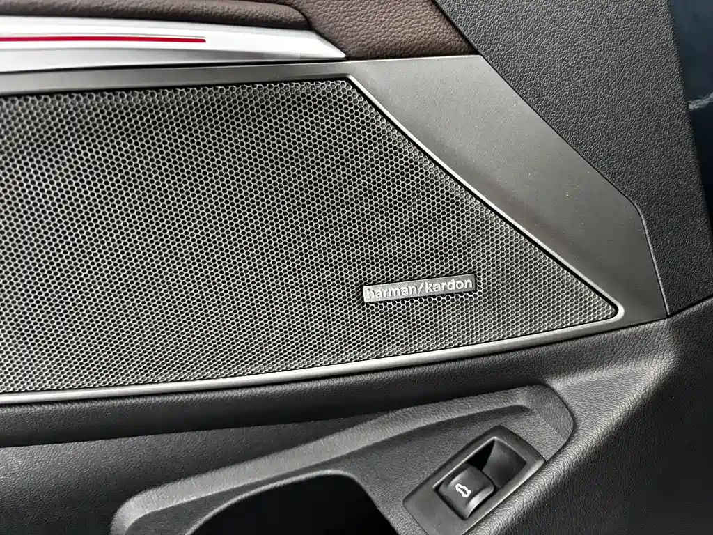 BMW 3 Series 2025 — фото 11