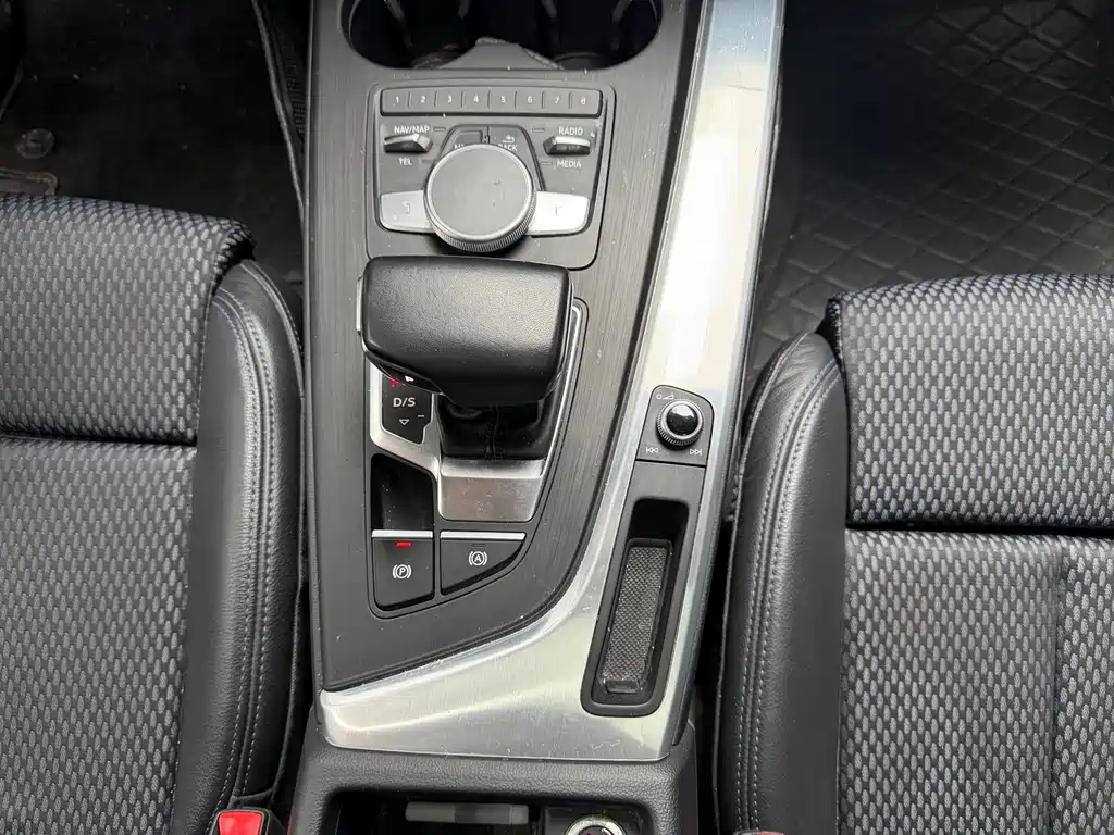 Audi A4L 2018 — фото 10
