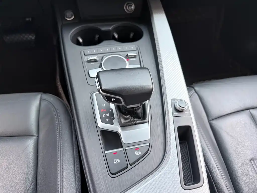 Audi A4L 2017 — фото 11