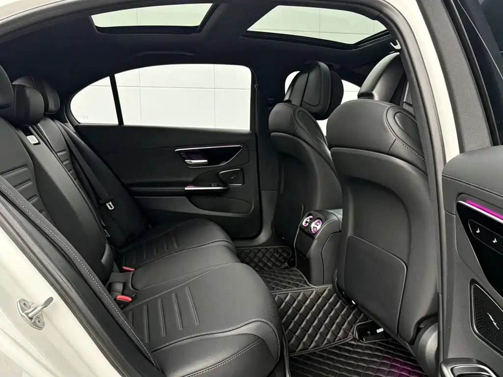 Mercedes-Benz C-Class 2023 — фото 12