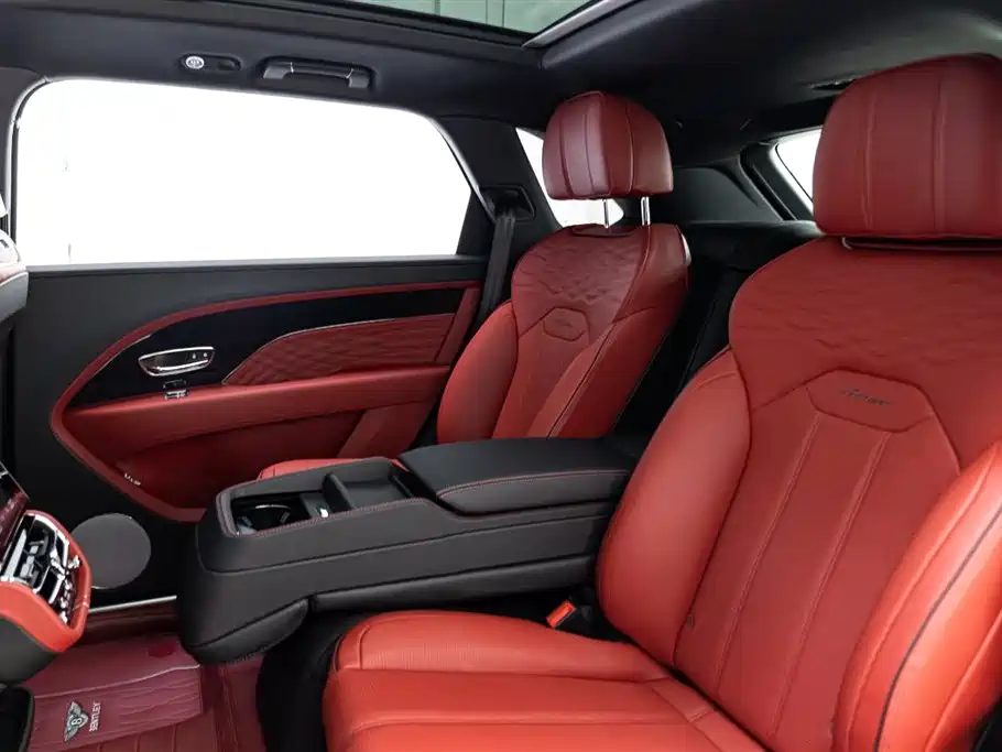 Bentley Bentayga 2023 — фото 12
