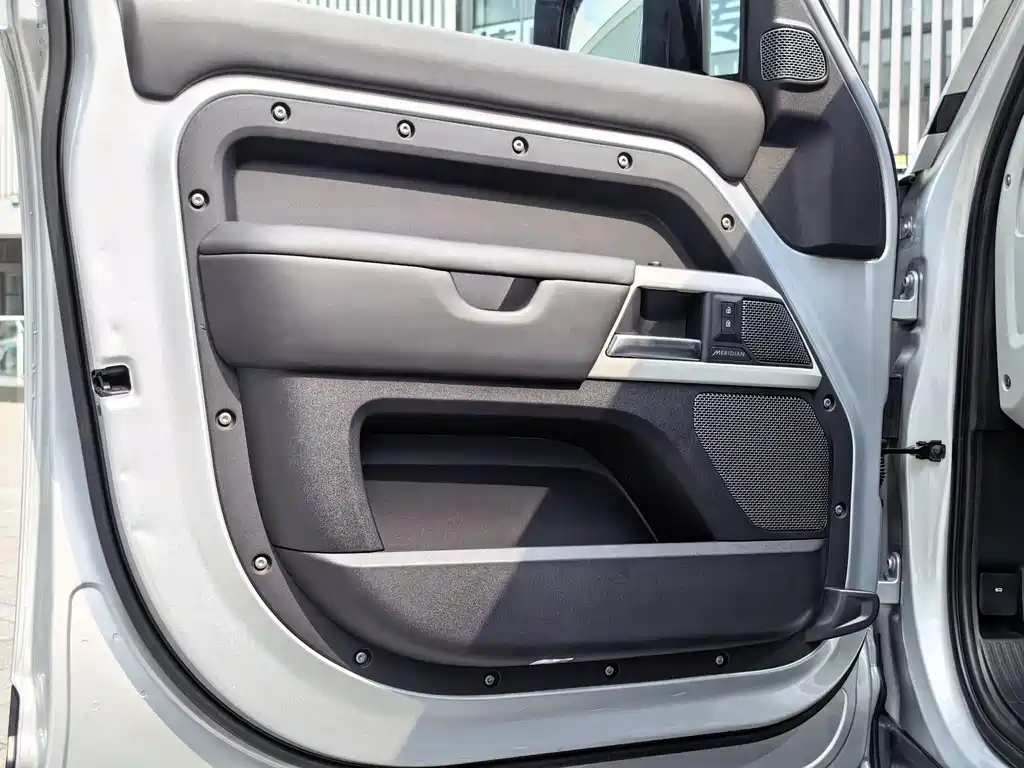 Land Rover Defender 2020 — фото 4