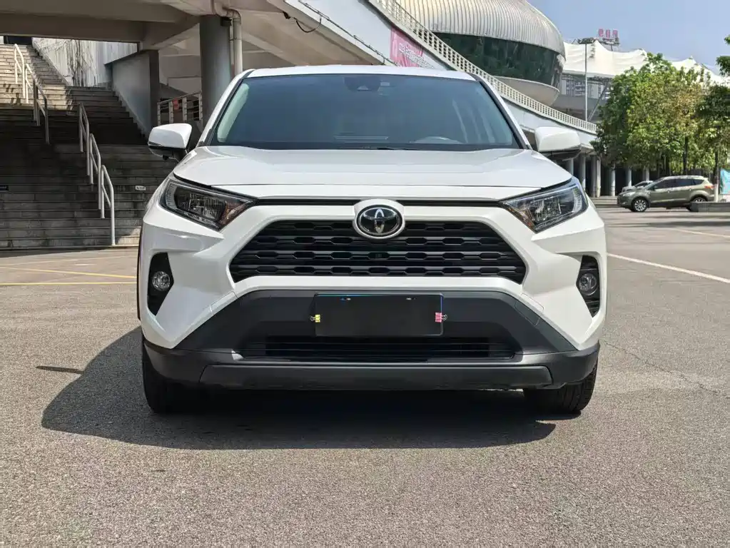 Toyota RAV4 2022 — фото 2