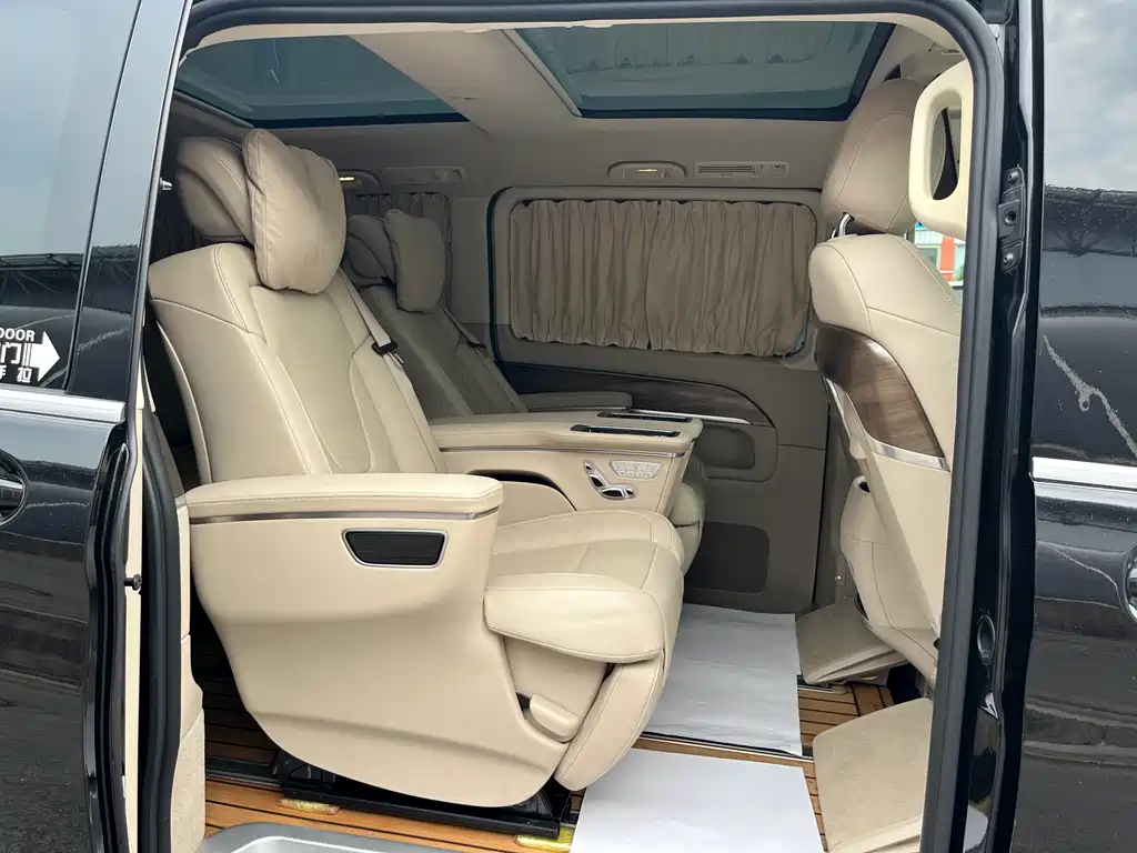 Mercedes-Benz V-Class 2020 — фото 27