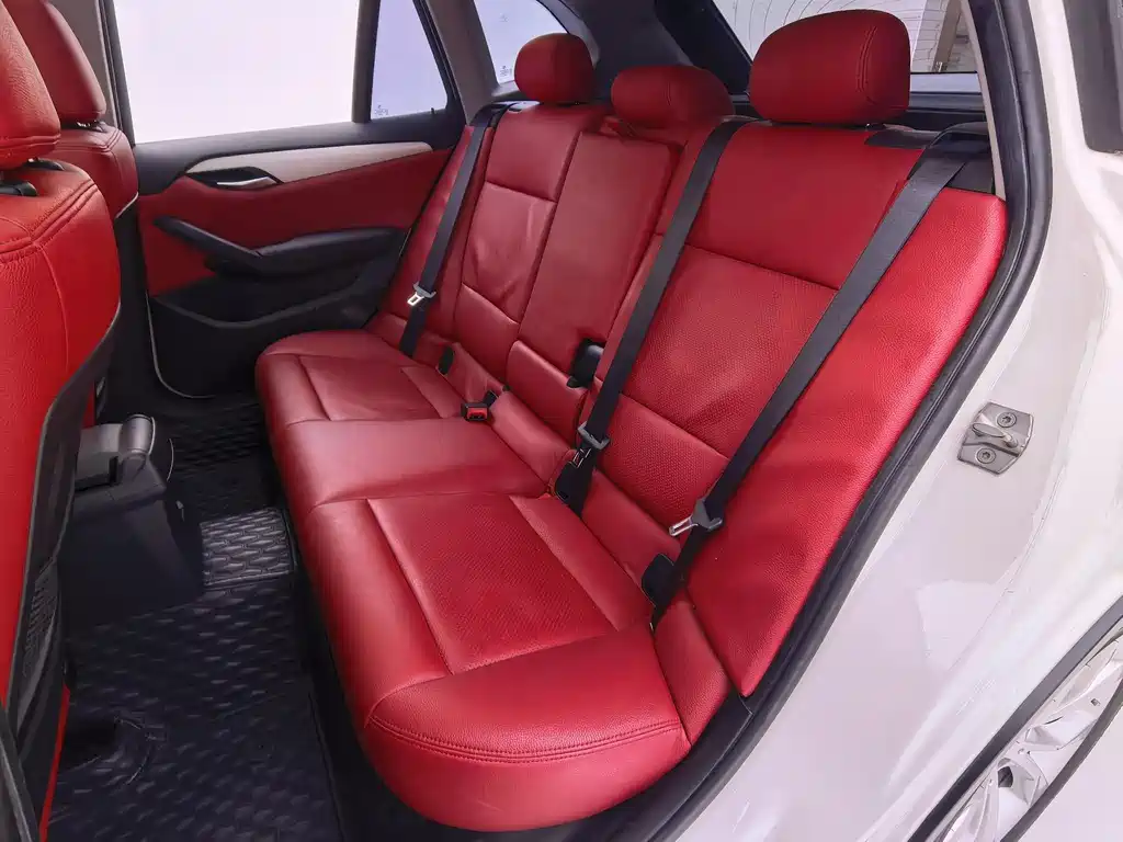 BMW X1 2015 — фото 11
